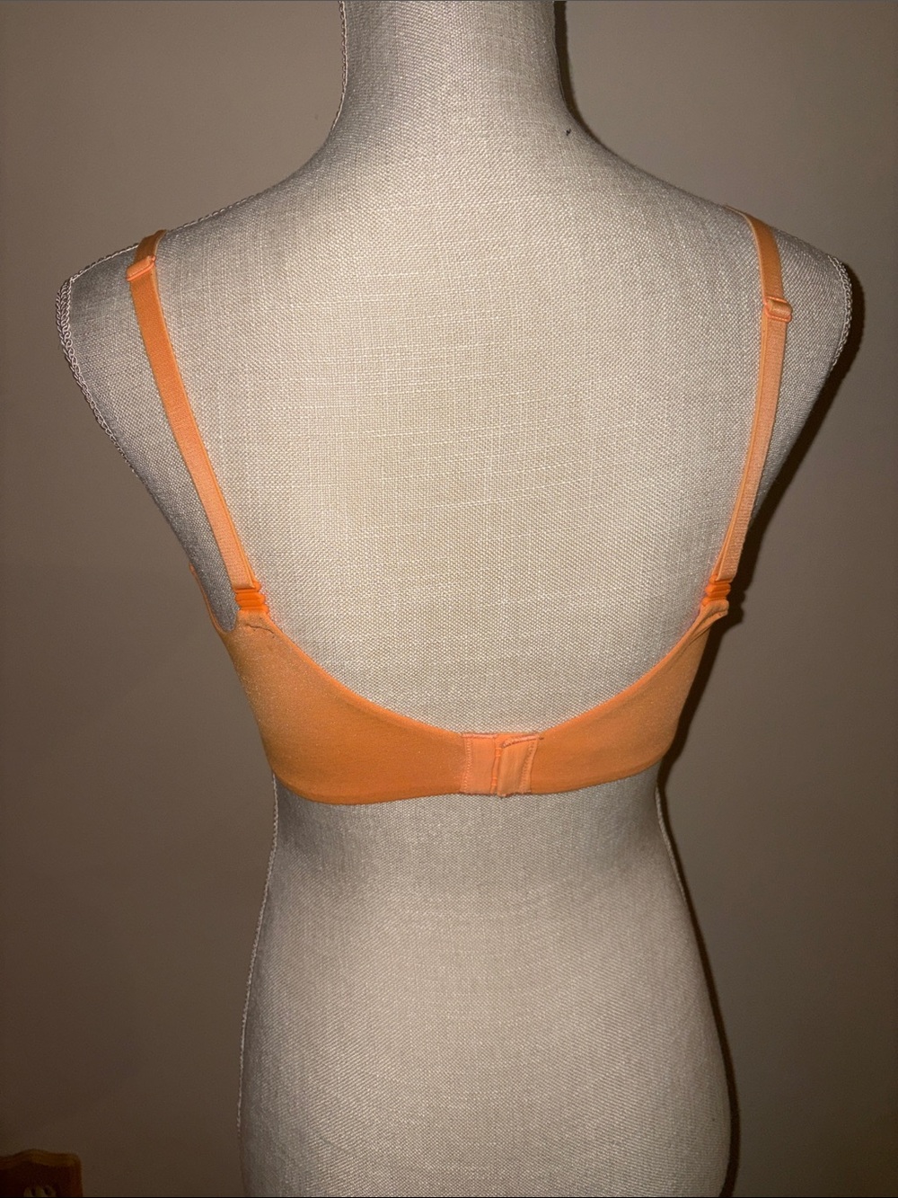 Victoria's Secret Smooth Molded T-Shirt Bra - Bright Orange - Picture 2 of 6